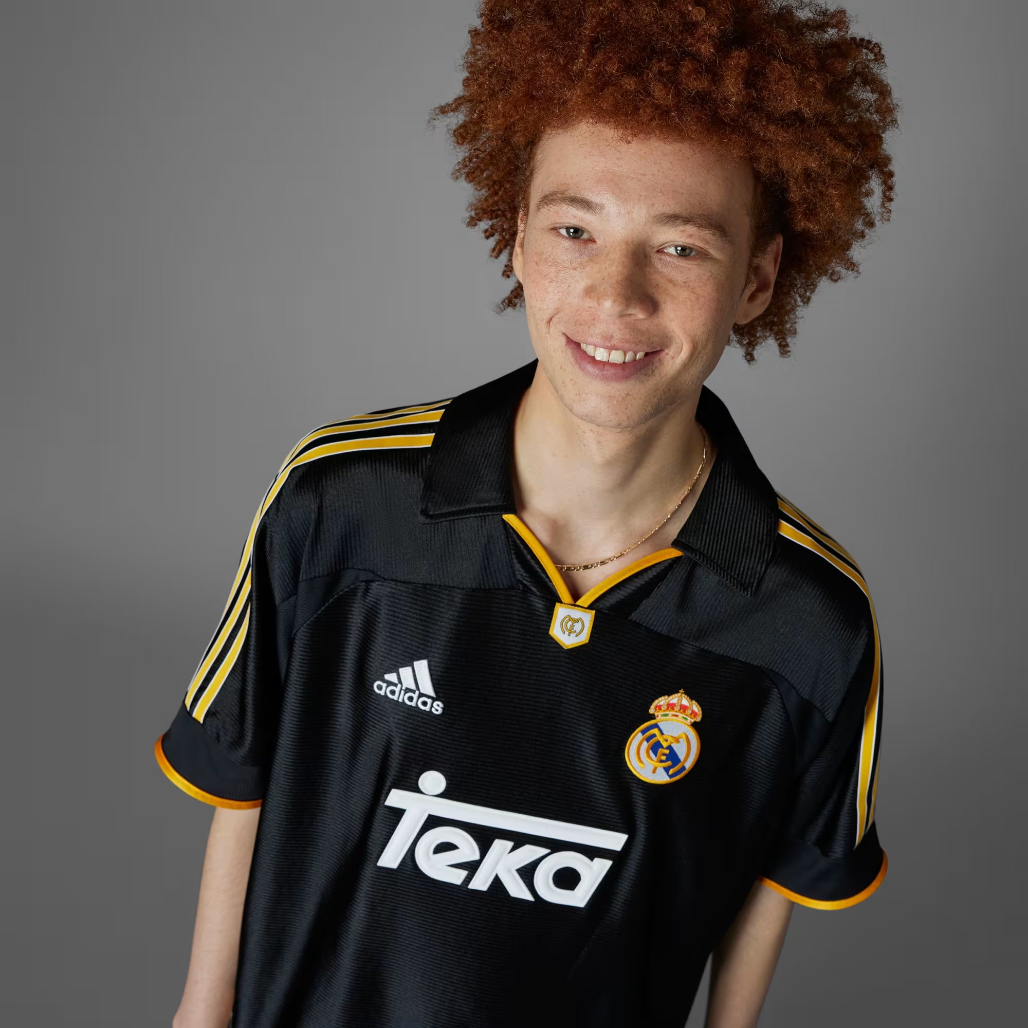 Real Madrid 1999/00 Retro Shirt - Black